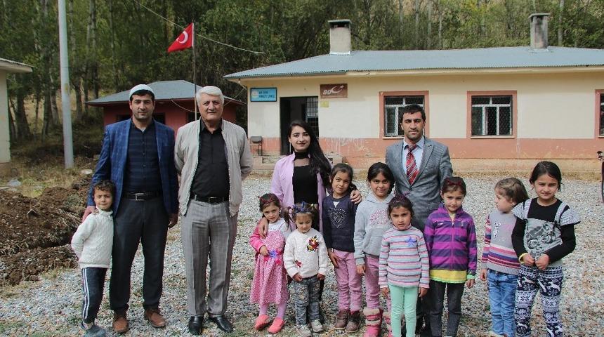 Gevaş Yanık&ccedil;ay&rsquo;da &ouml;ğrenciler suya kavuştu