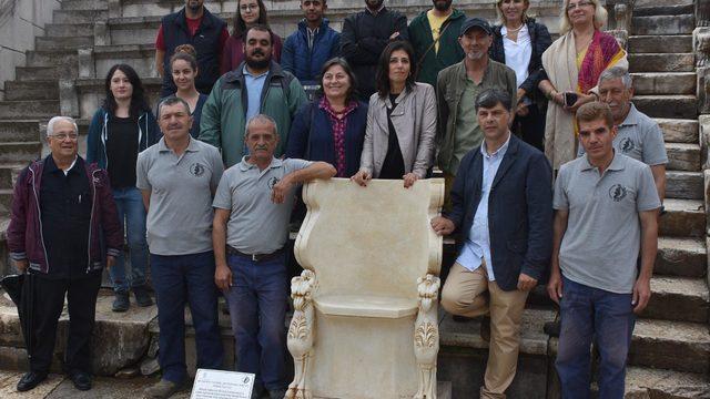 'Grifonlu Soylu Koltuğu' replikası Metropolis'teki 2 bin yıllık yerine konuldu