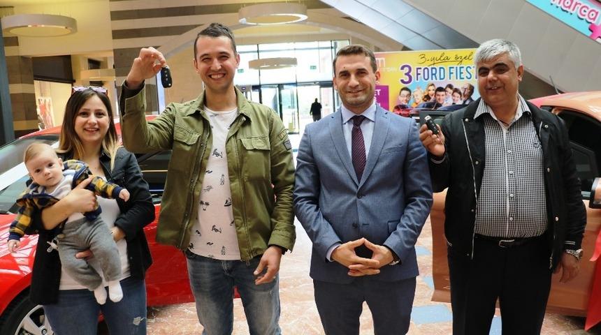 Forum Diyarbakır talihlileri otomobillerini  teslim aldı