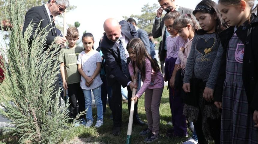 Miniklerin fidanları kendileriyle b&uuml;y&uuml;yecek