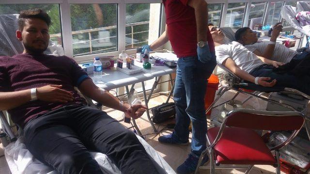 Üniversite öğrencileri kan bağışında bulundular