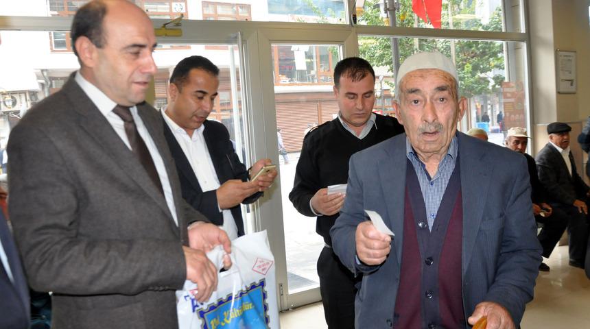 PTT'nin kuruluş yıld&ouml;n&uuml;m&uuml;nde,&nbsp;178'inci m&uuml;şteriye hediye