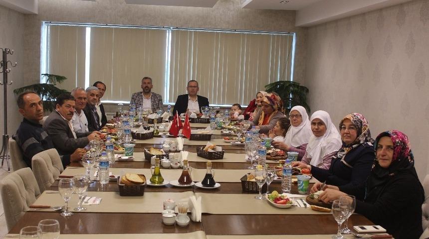 Sarıcakaya&rsquo;da muhtarlar onuruna yemek