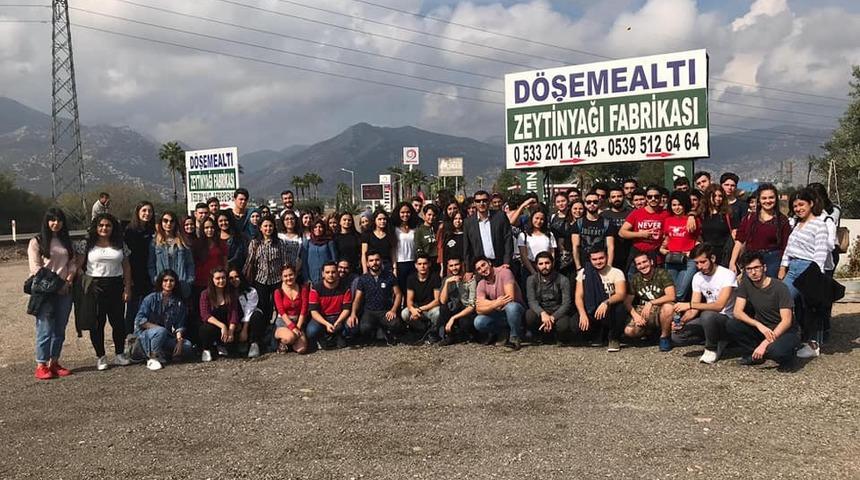 Aş&ccedil;ı Adayları Zeytinyağı fabrikasını gezdi