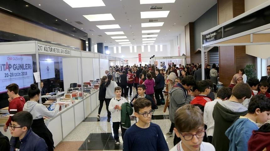 CNR Gaziantep Kitap Fuarı&rsquo;na yoğun ilgi
