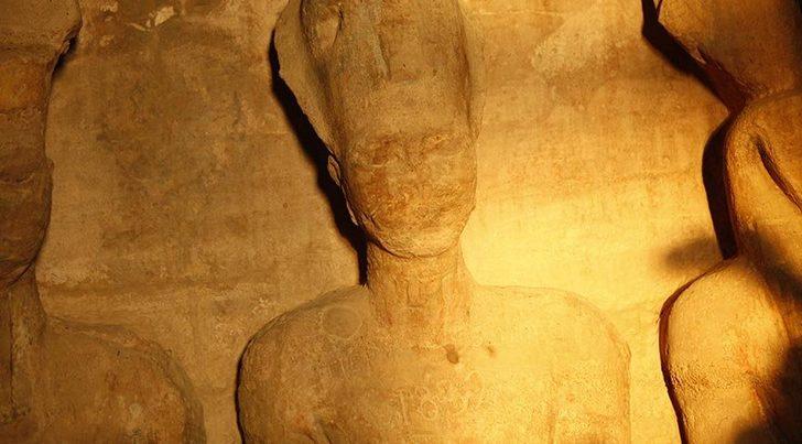  Mısır’da mucizevi doğa olayı: Ramses’in yüzü aydınlandı G4