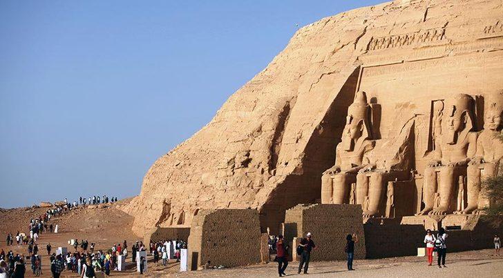  Mısır’da mucizevi doğa olayı: Ramses’in yüzü aydınlandı G5