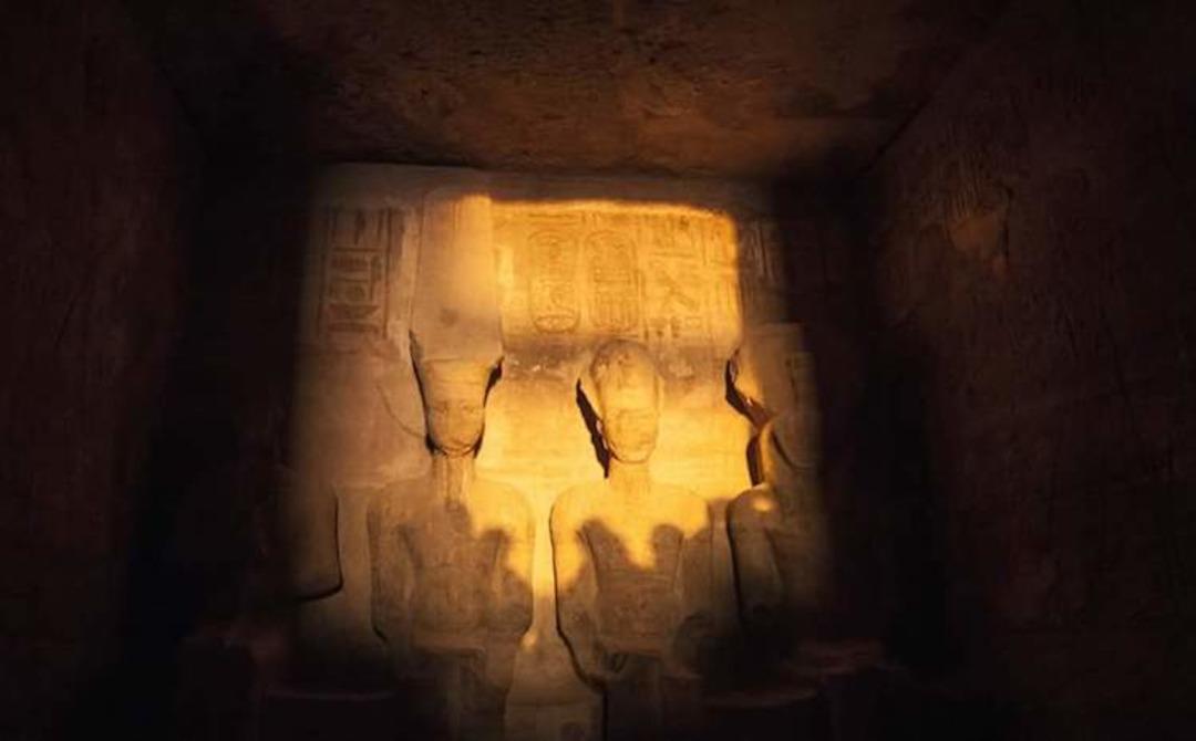  Mısır&rsquo;da mucizevi doğa olayı: Ramses&rsquo;in y&uuml;z&uuml; aydınlandı