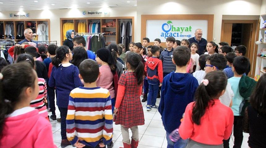 &Ouml;ğrencilerden Hayat Ağacı Derneği&rsquo;ne yardım