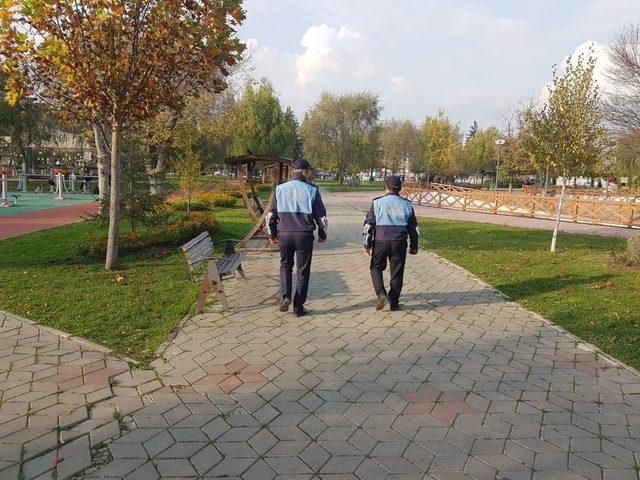 Bolu’da halka açık parklarda alkol alanlara ceza kesildi