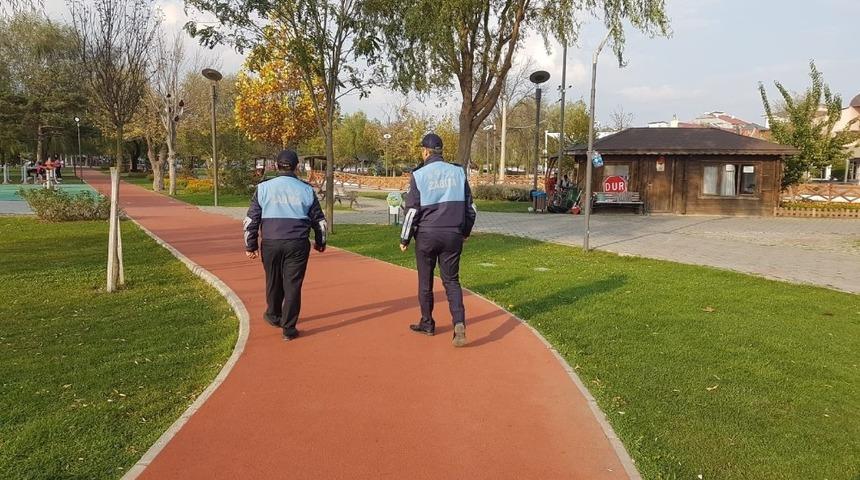 Bolu’da halka açık parklarda alkol alanlara ceza kesildi