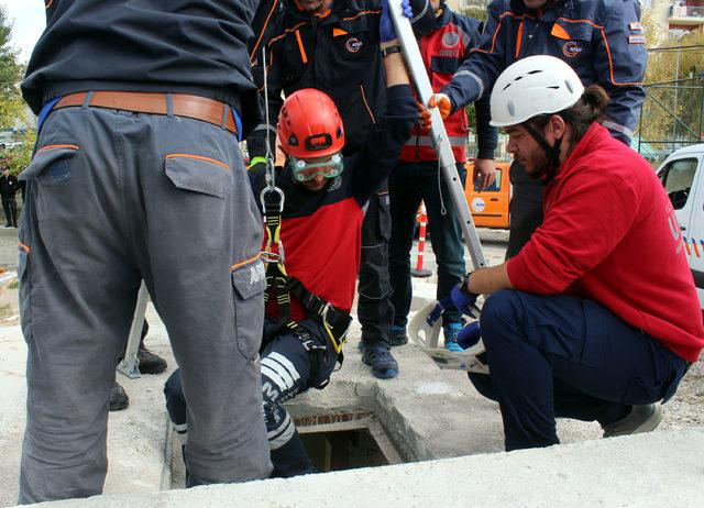 Van'da depremin yıl dönümünde gerçeğini aratmayan tatbikat