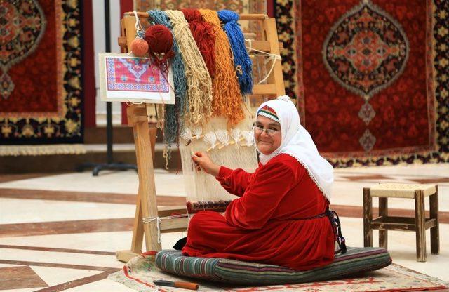 Uşak’ta kültür dokuyan eller sertifikalarını aldı