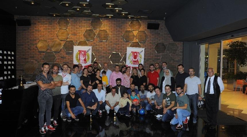 Gazeteciler bowlingde buluştu