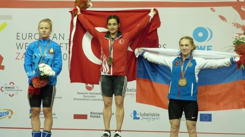 Başkan Alıcık, S&uuml;meyye Kentli&rsquo;yi tebrik etti