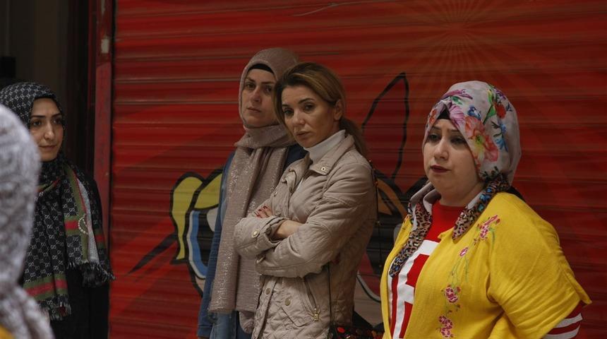 2 aydır paralarını alamayan tekstil atölyesi işçilerinin tahliye şoku