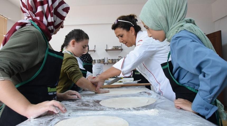 Kartepeli minik şefler yarışmaya hazırlanıyor