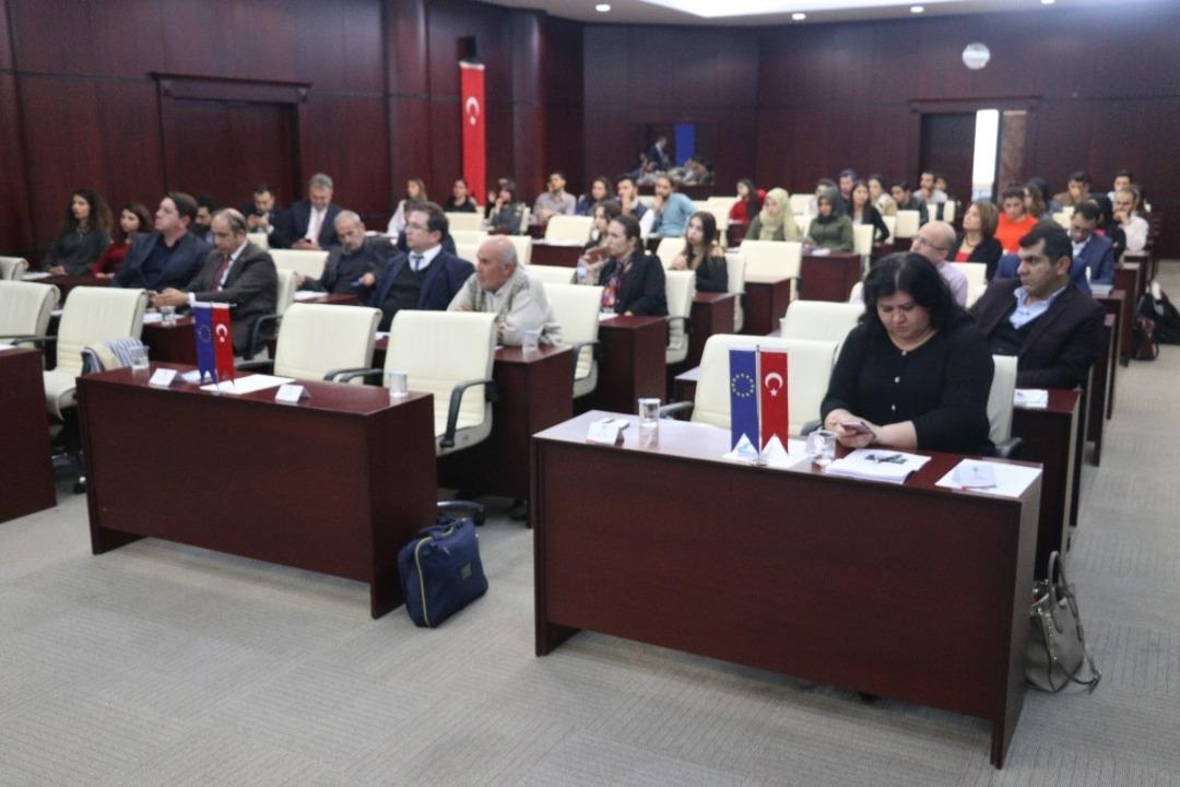 İKV&rsquo;nın "K&uuml;resel D&ouml;n&uuml;ş&uuml;m ve AB S&uuml;reci Paneli" GTO ev sahipliğinde yapıldı