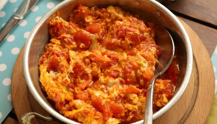 Menemen tarifi: Kıymalı, peynirli, soğanlı, kışlık, nefis menemen tarifleri (Videolu anlatım)