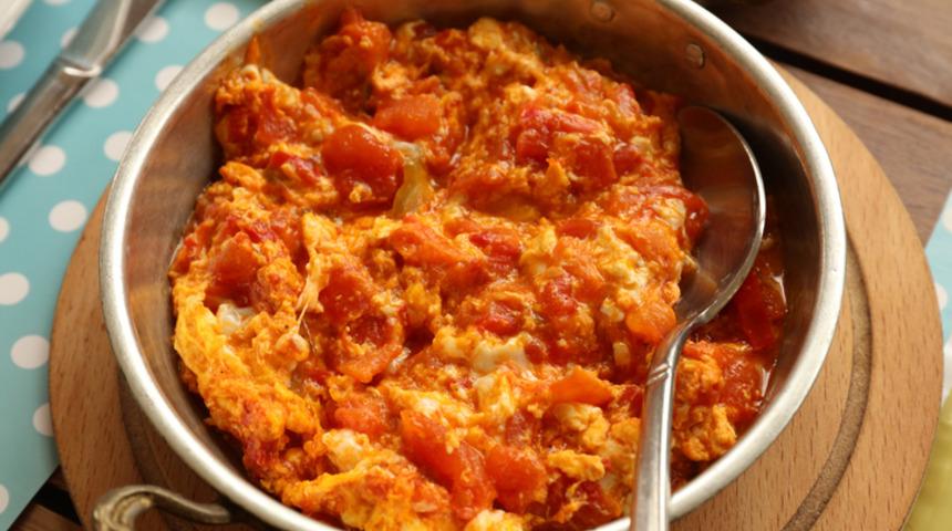 Menemen tarifi: Kıymalı, peynirli, soğanlı, kışlık, nefis menemen tarifleri (Videolu anlatım)
