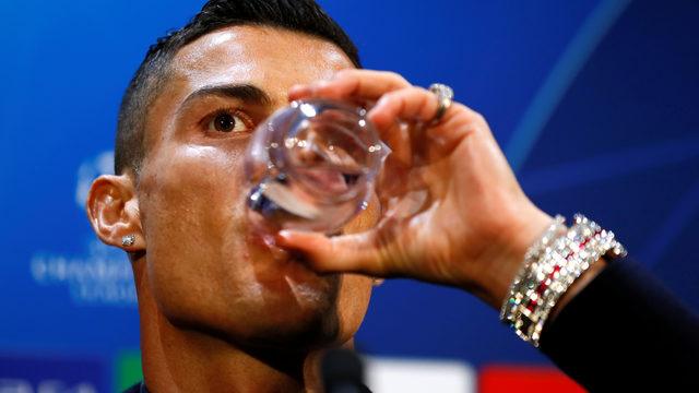 Ronaldo'nun saatinin fiyatı dudak uçuklattı