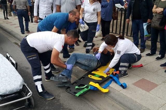 Milas&rsquo;ta yola aniden fırlayan yaya yaralandı 3