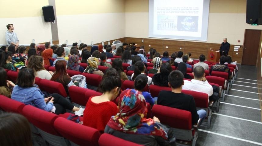 SD&Uuml;&rsquo;de &lsquo;Gelecek nasıl şekilleniyor?&rsquo; sorusuna yanıt arandı