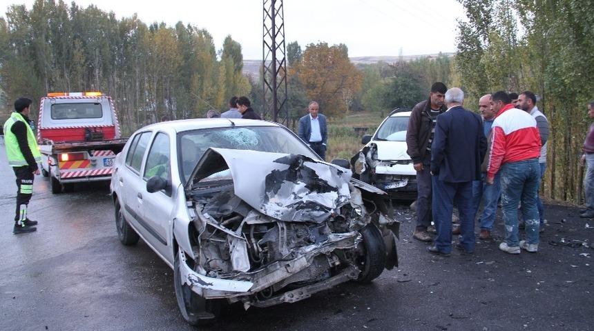 Muradiye’de trafik kazası: 3 yaralı