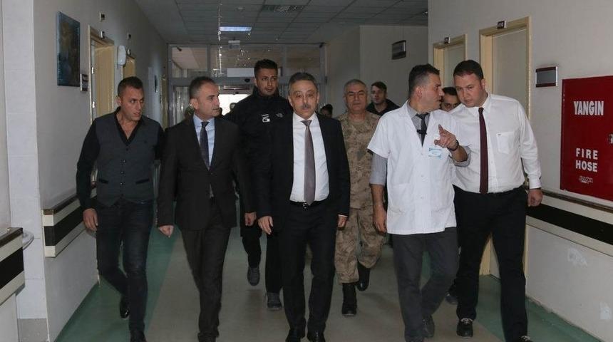 Vali Toprak yaralı askerleri ziyaret etti