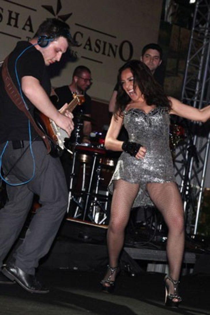 Ziynet Sali'den göğüs şov G1