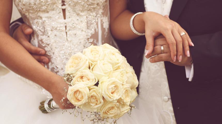 D&uuml;ğ&uuml;nler i&ccedil;in en pop&uuml;ler 15 ilk dans şarkısı