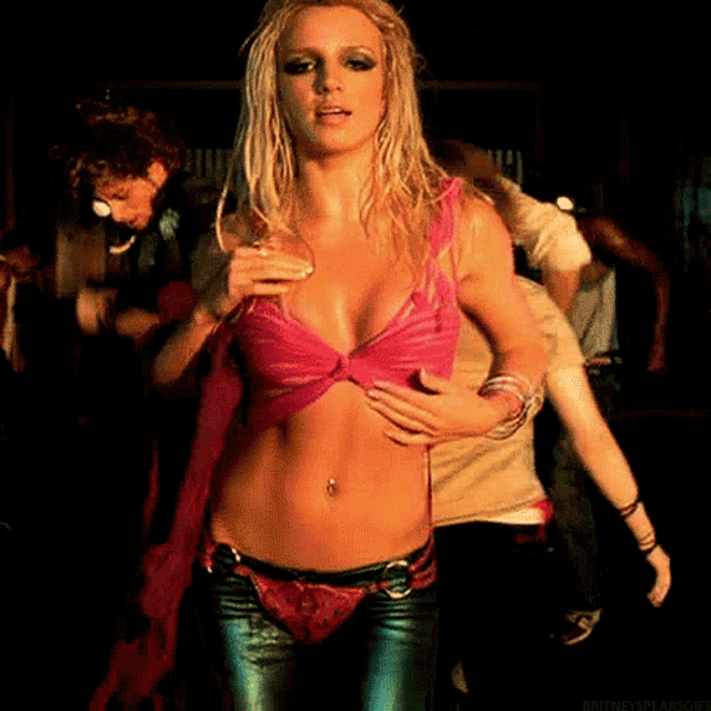 Britney manson fashion speed up. Бритни Спирс танец. Бритни Спирс gif. Бритни Спирс танцует. Бритни Спирс горячие.