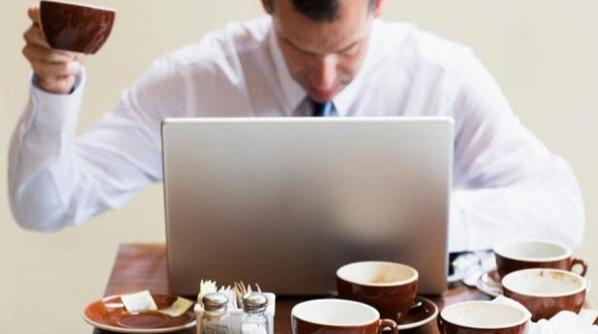 &Ccedil;ok Fazla Kahve İ&ccedil;tiğinizin 5 Sıkıntılı Kanıtı!