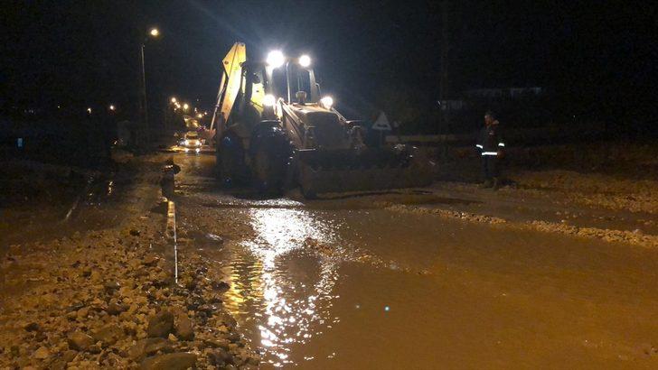 Meteoroloji uyarmıştı! Adıyaman'da sel suları önüne ne çıktıysa sürükledi! G5