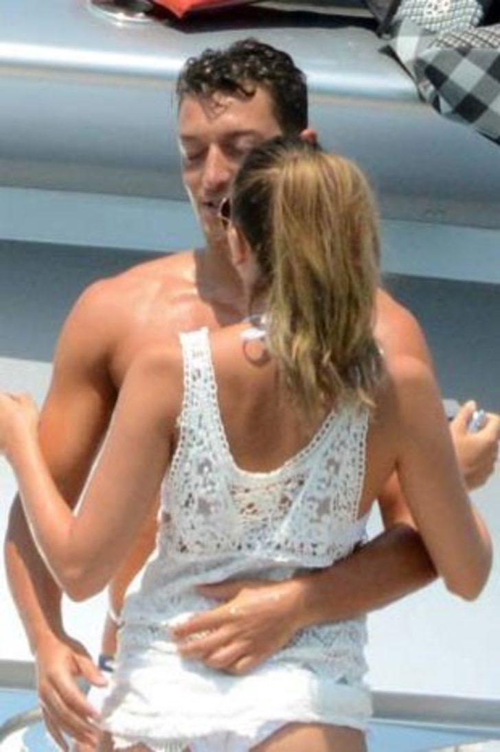 İşte Mesut'u baştan çıkartan kadın G2