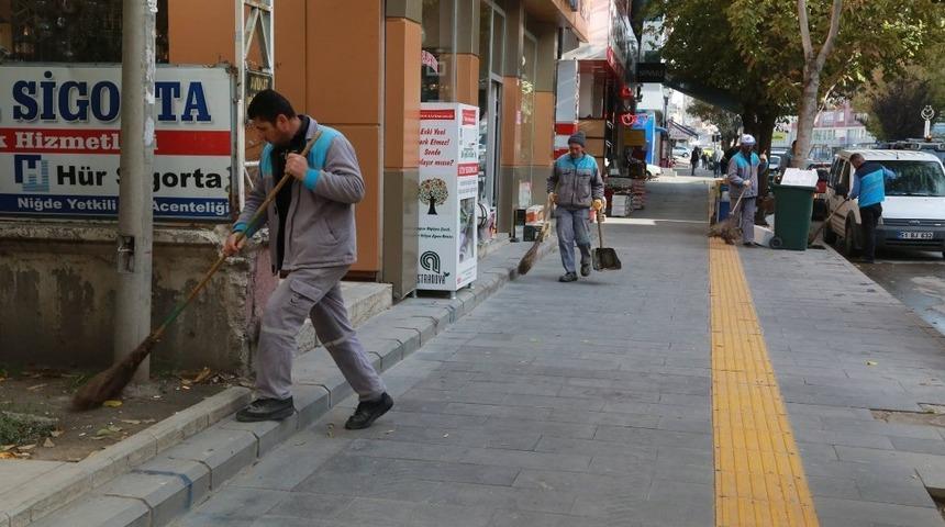 Niğde Belediyesi temizlik &ccedil;alışmaları aralıksız s&uuml;r&uuml;yor
