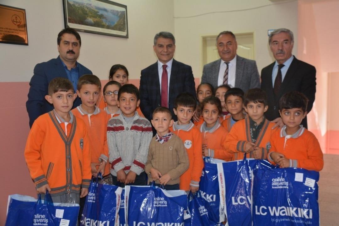 Kaymakam &Ouml;zkan&rsquo;dan okul ziyareti