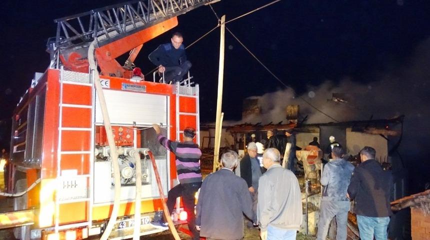 &Ccedil;atı yangını korkuttu