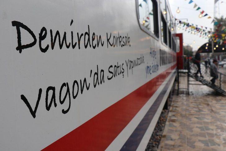 Raydan çıkan tren, alışveriş merkezine girdi G5