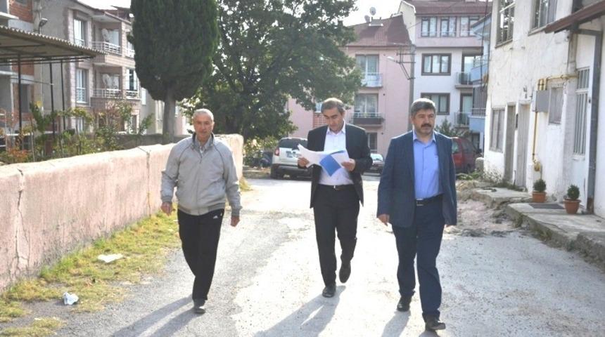 Muhtarlarla birlikte incelemelerde bulundu