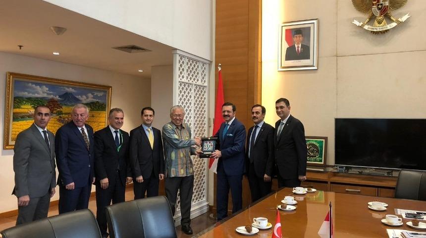 TTB Başkanı Ergan, Endonezya&rsquo;da fındığı anlattı