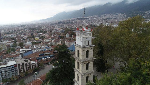 Bursa'nın sembolü tarihi Tophane Saat Kulesi'nde PVC kaplamaya tepki