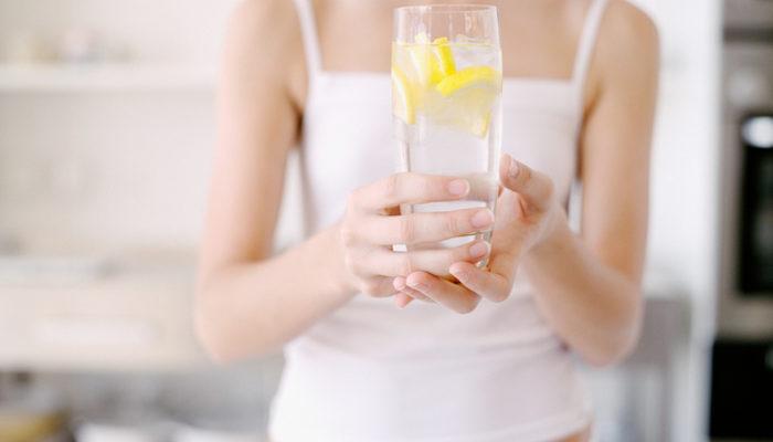 Limonlu suyun faydaları nelerdir? Limonlu su neye iyi gelir, zayıflatır mı?