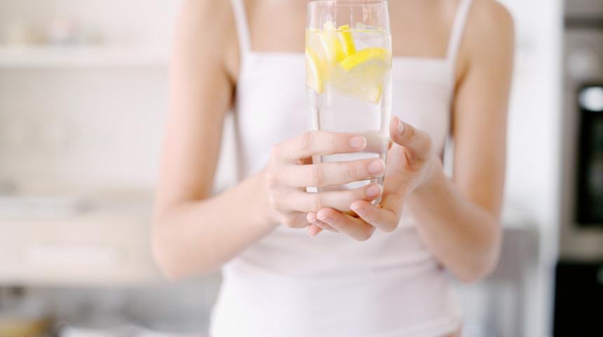 Limonlu suyun faydaları nelerdir? Limonlu su neye iyi gelir, zayıflatır mı? 