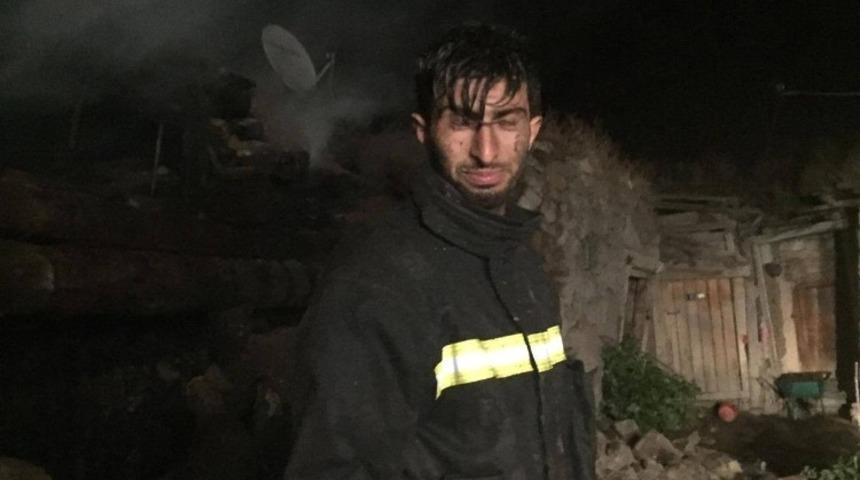 Şenkaya&rsquo;da ahır yangınında 19 b&uuml;y&uuml;kbaş hayvan telef oldu