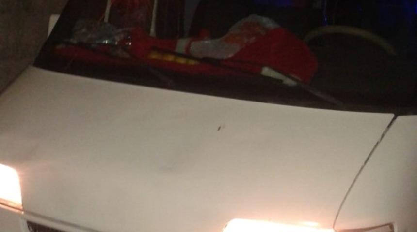 Jandarmadan ka&ccedil;an hırsızlar k&ouml;pr&uuml;ye takılınca yakalandı