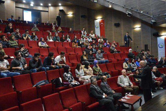 Zagreb Üniversitesi öğretim üyesi konferans verdi