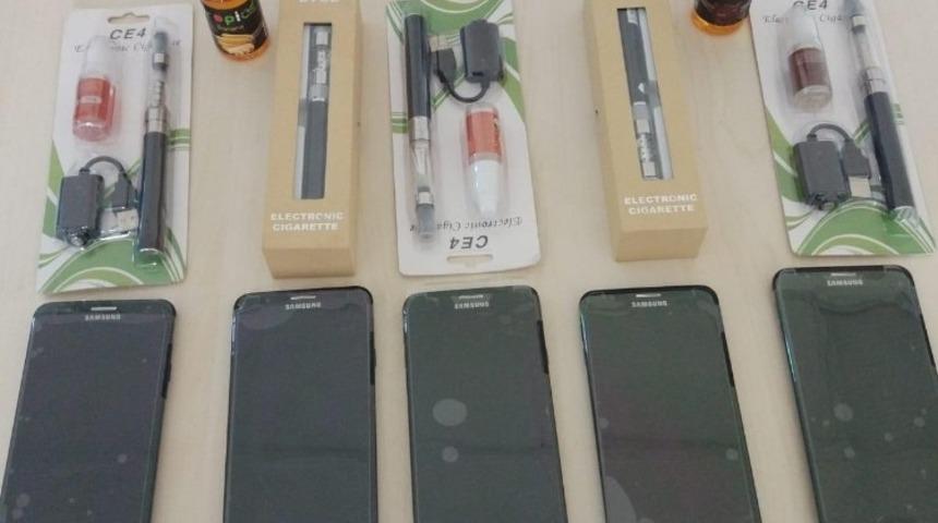 Van&rsquo;da ka&ccedil;ak cep telefonu ve elektronik sigara ele ge&ccedil;irildi