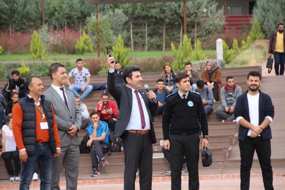 &Uuml;niversite de  10&rsquo;uncu Cumhuriyet Koşusu Yapıldı