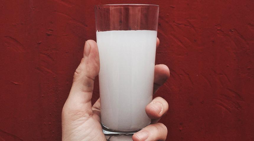 Akılda deli sorular: Rakıya su eklendiğinde rengi neden beyazlar?